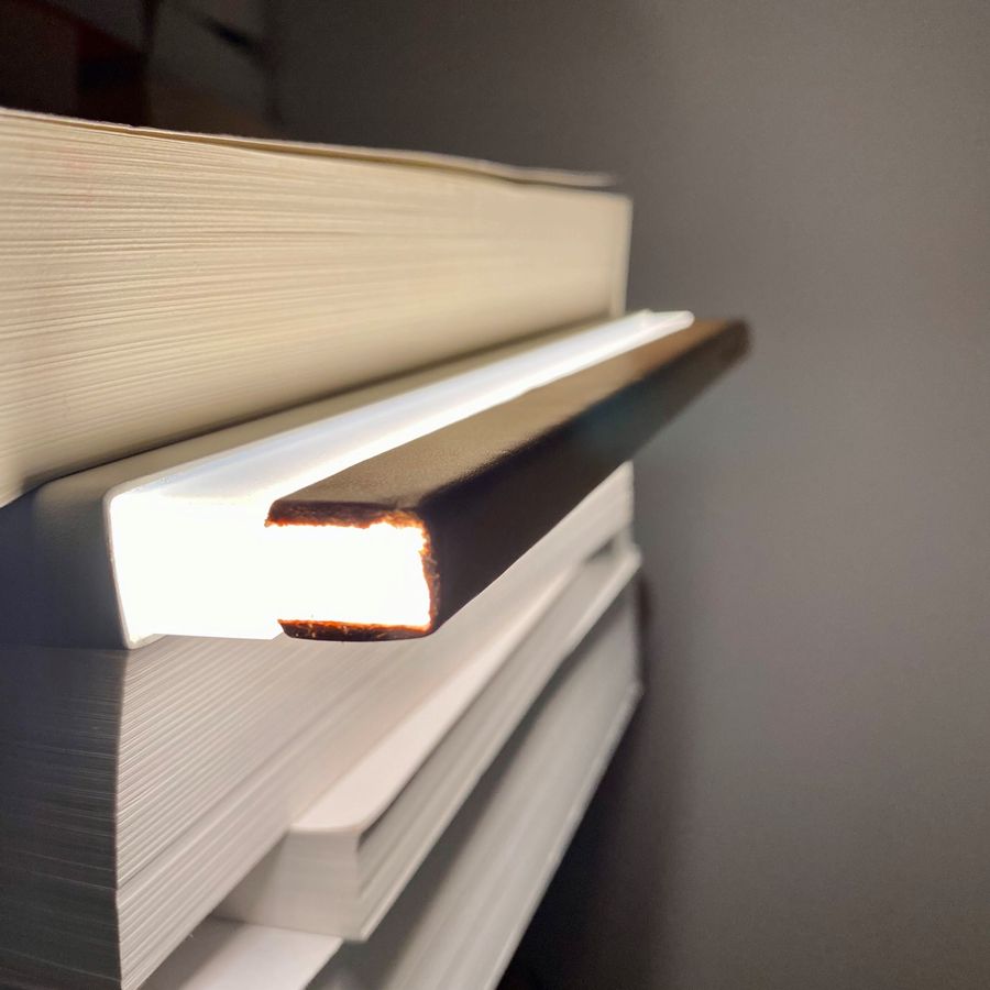 Le livre lumineux, ✨ Adeptes des livres sur la table de chevet ? Cette  lampe fera tout son effet ! Pendant la braderie, retrouvez le livre lumineux  à 12,79€ au lieu de, By GiFi